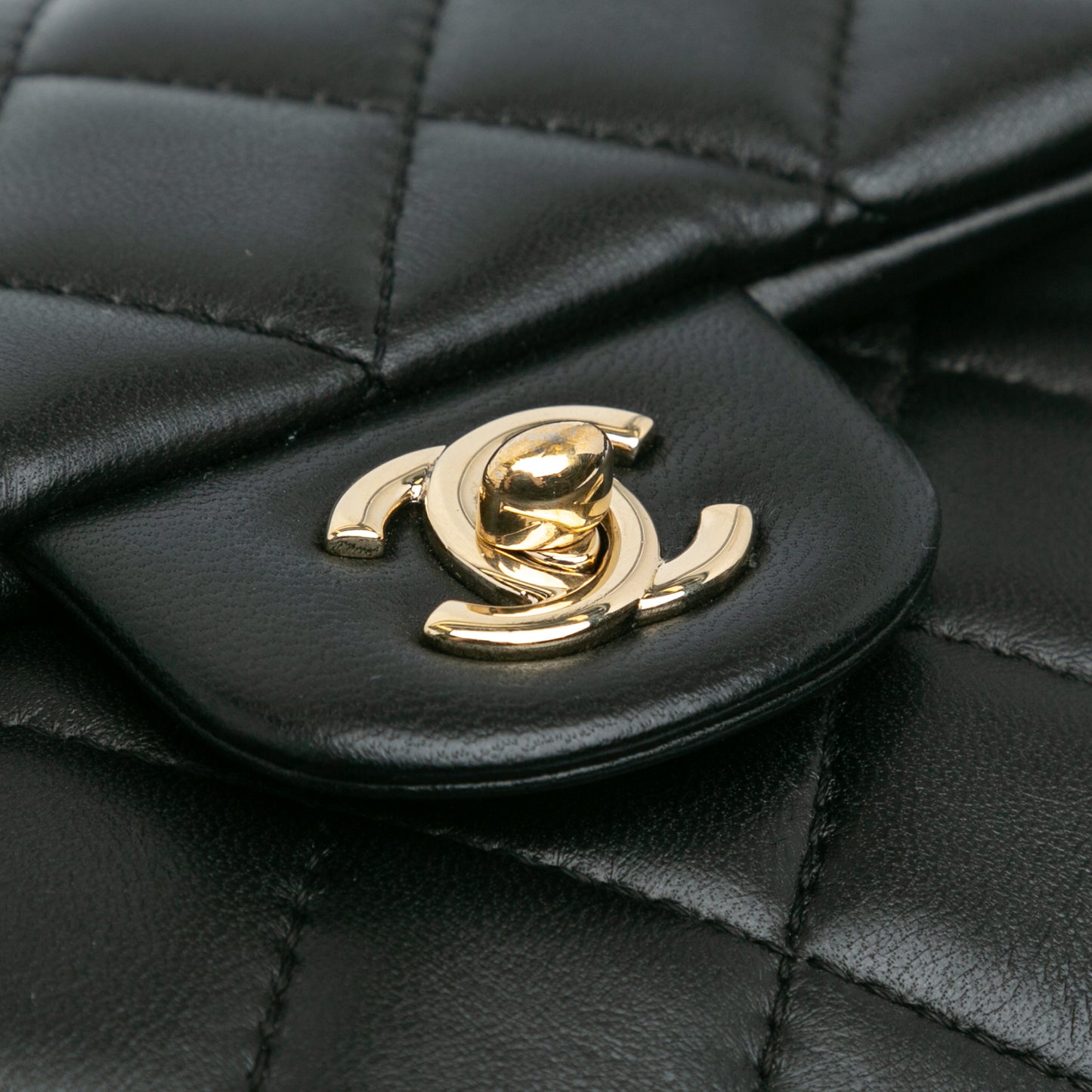 Chanel My Precious Pearls Chain Flap