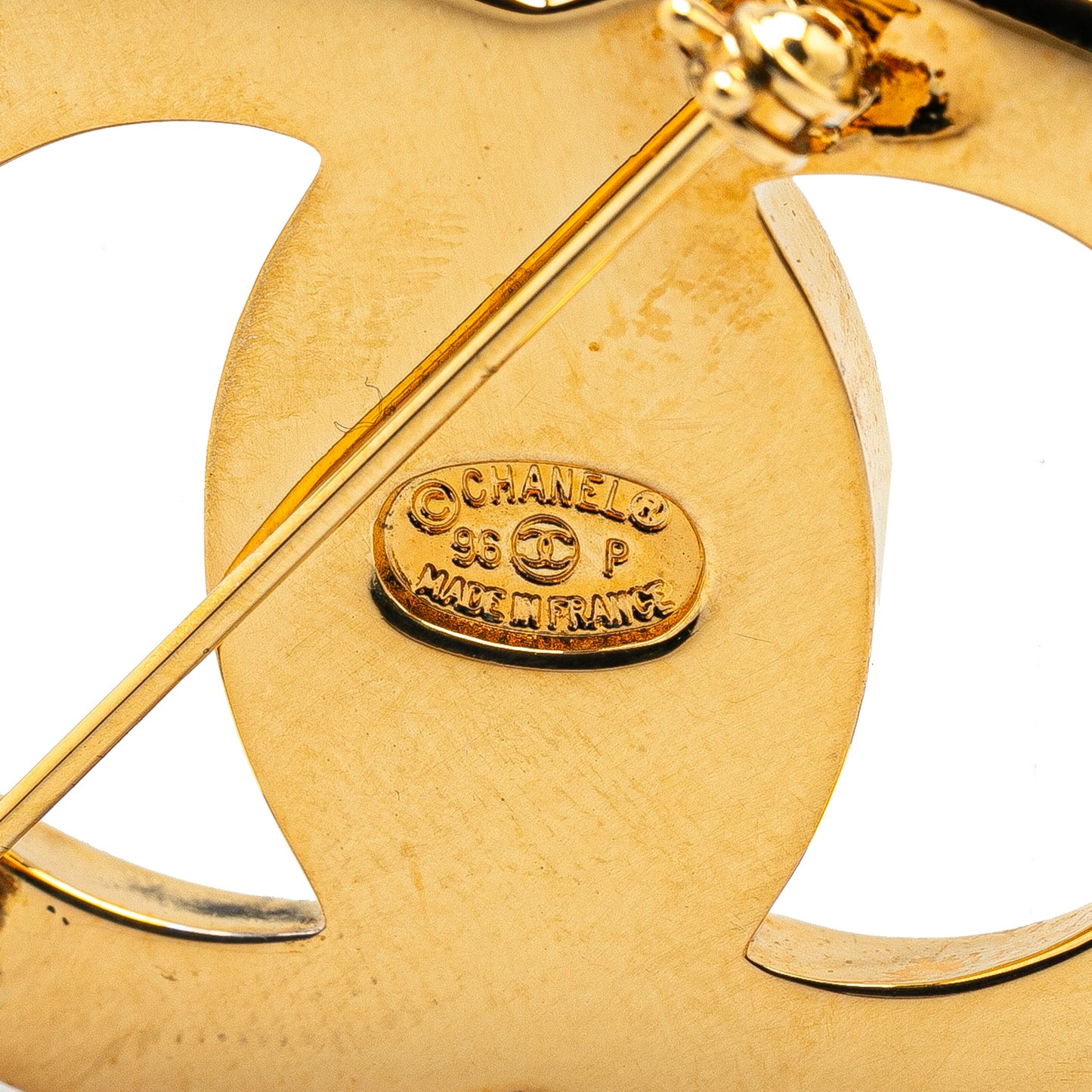 Spilla Chanel CC Turn-Lock