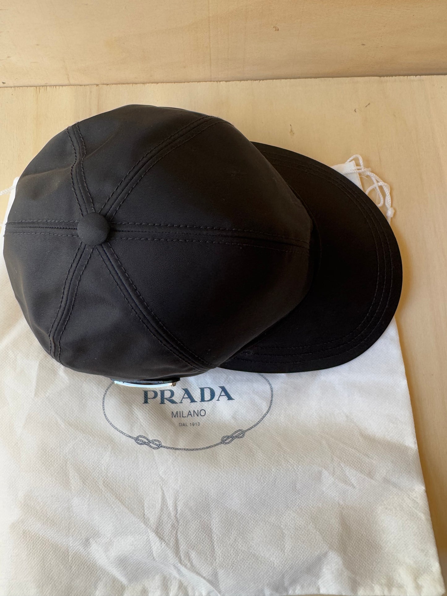 Prada cappello con visiera