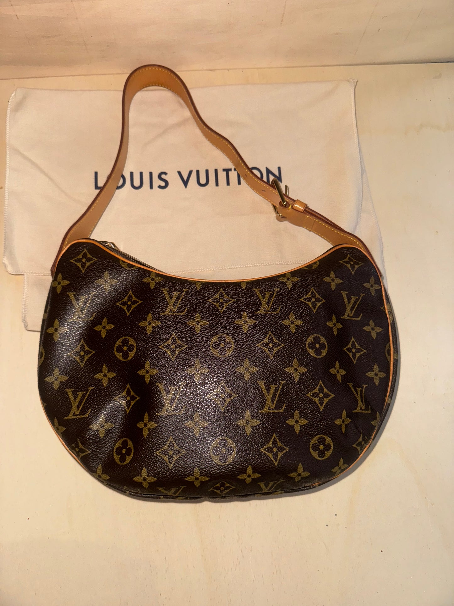 Louis Vuitton Croissant MM