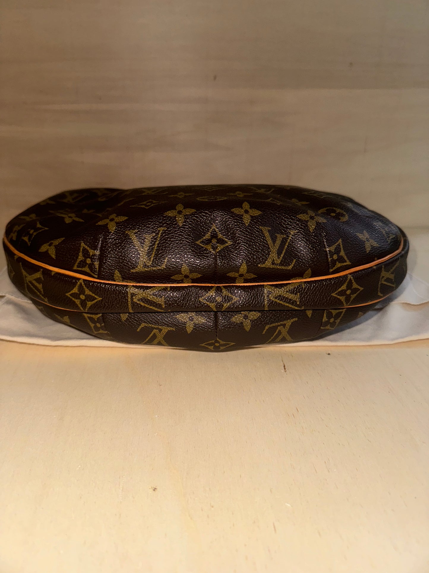 Louis Vuitton Croissant MM