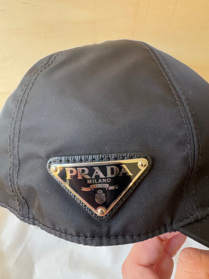 Prada cappello con visiera