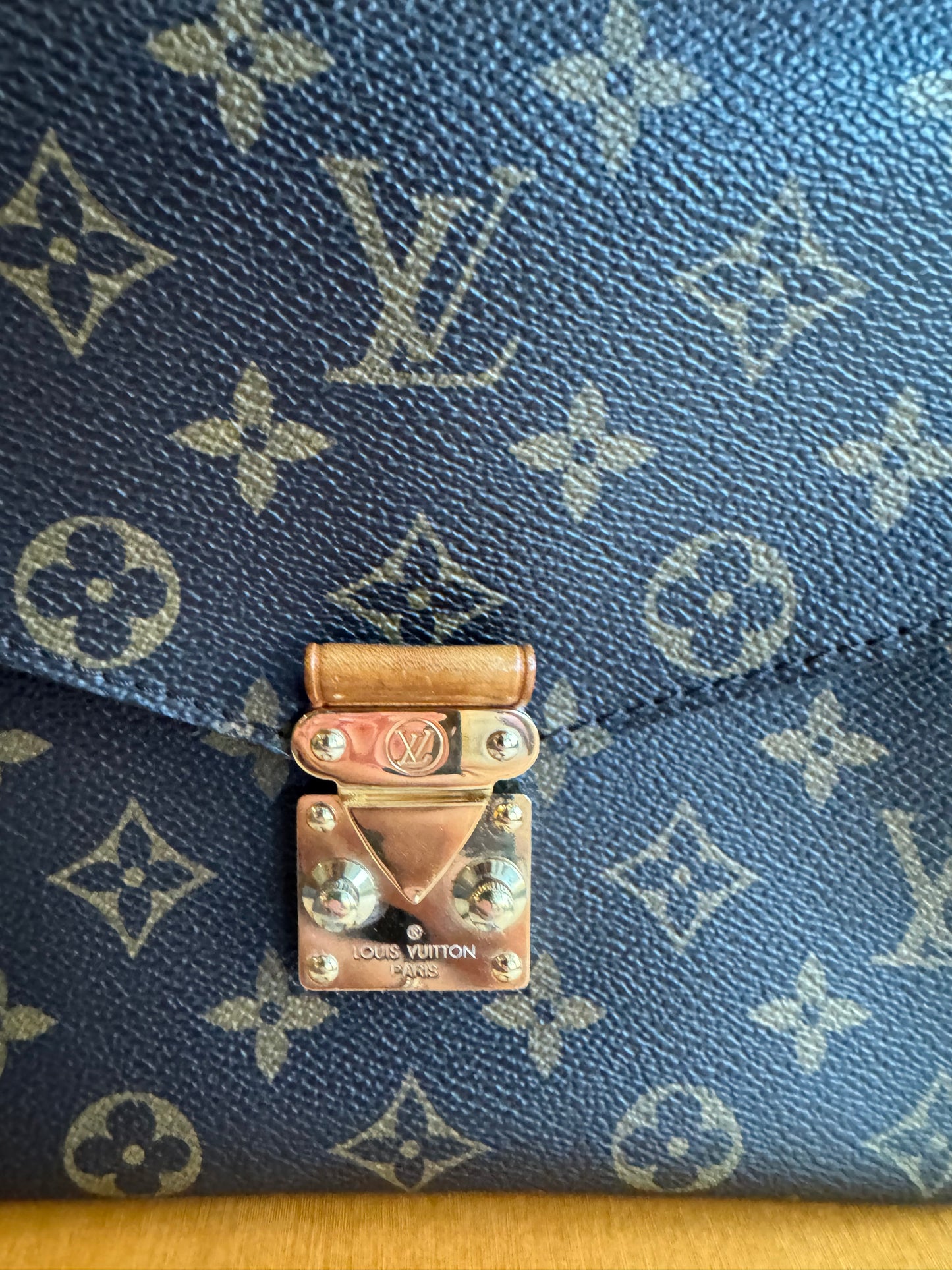 Louis Vuitton Monogram Pochette Metis