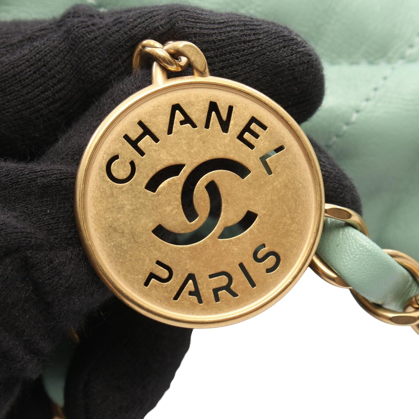 Chanel Quilted Shiny Calfskin 22 Preloved Handbag